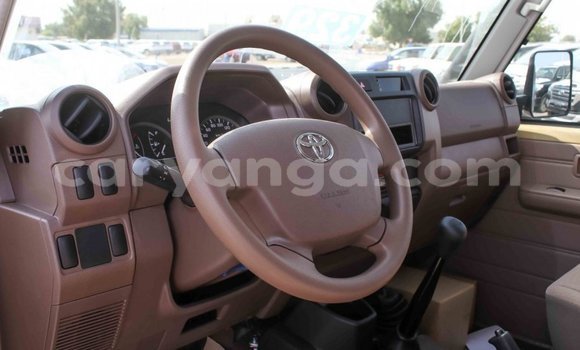 Nunua Imported Toyota Land Cruiser Beige Gari ndani ya Import - Dubai nchini Malawi Nunua Imported Toyota Land Cruiser Beige Gari ndani ya Import - Dubai nchini Malawi