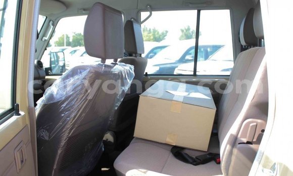 Nunua Imported Toyota Land Cruiser Beige Gari ndani ya Import - Dubai nchini Malawi Nunua Imported Toyota Land Cruiser Beige Gari ndani ya Import - Dubai nchini Malawi