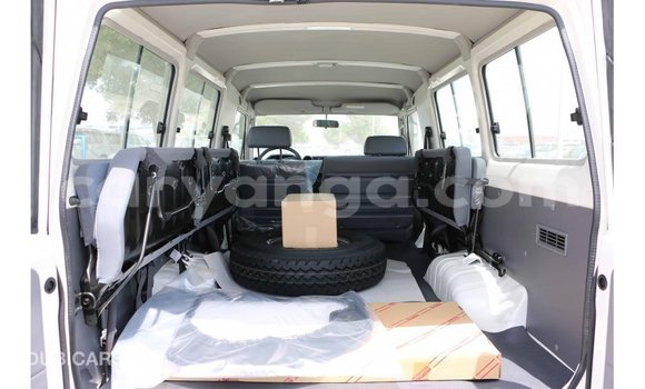 Buy Import Toyota Land Cruiser White Car in Import - Dubai in Malawi Buy Import Toyota Land Cruiser White Car in Import - Dubai in Malawi