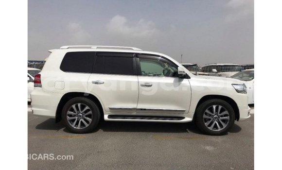 Acheter Import Voiture Toyota Land Cruiser Blanc à Import - Dubai, Malawi Acheter Import Voiture Toyota Land Cruiser Blanc à Import - Dubai, Malawi