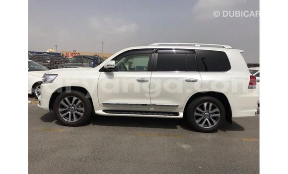 Acheter Import Voiture Toyota Land Cruiser Blanc à Import - Dubai, Malawi Acheter Import Voiture Toyota Land Cruiser Blanc à Import - Dubai, Malawi
