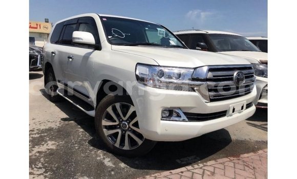 Nunua Imported Toyota Land Cruiser White Gari ndani ya Import - Dubai nchini Malawi Nunua Imported Toyota Land Cruiser White Gari ndani ya Import - Dubai nchini Malawi