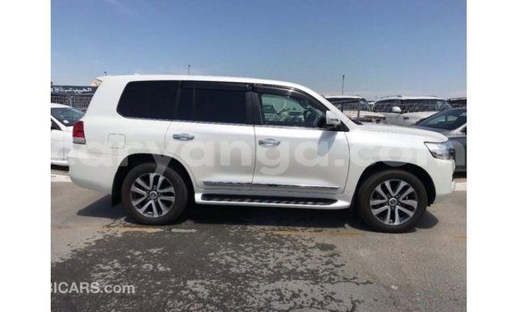 Nunua Imported Toyota Land Cruiser White Gari ndani ya Import - Dubai nchini Malawi Nunua Imported Toyota Land Cruiser White Gari ndani ya Import - Dubai nchini Malawi
