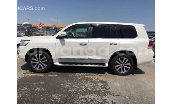 Nunua Imported Toyota Land Cruiser White Gari ndani ya Import - Dubai nchini Malawi Nunua Imported Toyota Land Cruiser White Gari ndani ya Import - Dubai nchini Malawi