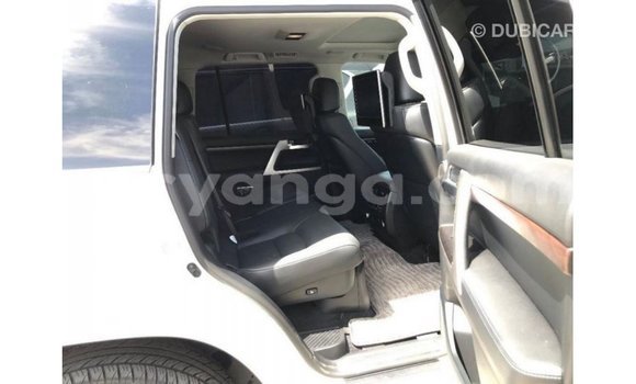 Nunua Imported Toyota Land Cruiser White Gari ndani ya Import - Dubai nchini Malawi Nunua Imported Toyota Land Cruiser White Gari ndani ya Import - Dubai nchini Malawi