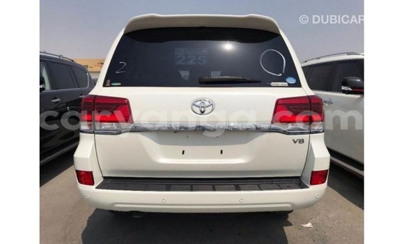 Nunua Imported Toyota Land Cruiser White Gari ndani ya Import - Dubai nchini Malawi Nunua Imported Toyota Land Cruiser White Gari ndani ya Import - Dubai nchini Malawi