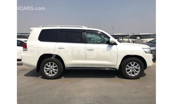 Nunua Imported Toyota Land Cruiser White Gari ndani ya Import - Dubai nchini Malawi Nunua Imported Toyota Land Cruiser White Gari ndani ya Import - Dubai nchini Malawi