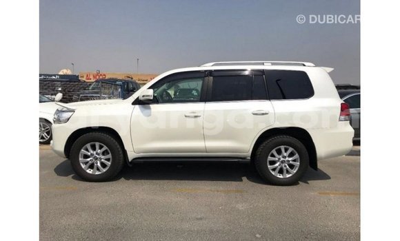 Nunua Imported Toyota Land Cruiser White Gari ndani ya Import - Dubai nchini Malawi Nunua Imported Toyota Land Cruiser White Gari ndani ya Import - Dubai nchini Malawi