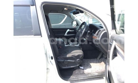 Nunua Imported Toyota Land Cruiser White Gari ndani ya Import - Dubai nchini Malawi Nunua Imported Toyota Land Cruiser White Gari ndani ya Import - Dubai nchini Malawi