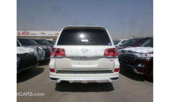 Buy Import Toyota Land Cruiser White Car in Import - Dubai in Malawi Buy Import Toyota Land Cruiser White Car in Import - Dubai in Malawi