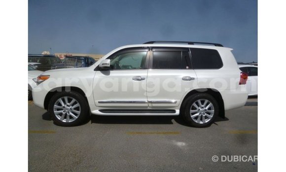 Acheter Import Voiture Toyota Land Cruiser Blanc à Import - Dubai, Malawi Acheter Import Voiture Toyota Land Cruiser Blanc à Import - Dubai, Malawi