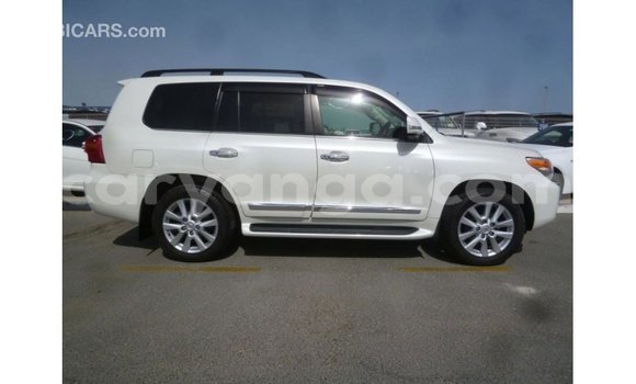 Acheter Import Voiture Toyota Land Cruiser Blanc à Import - Dubai, Malawi Acheter Import Voiture Toyota Land Cruiser Blanc à Import - Dubai, Malawi