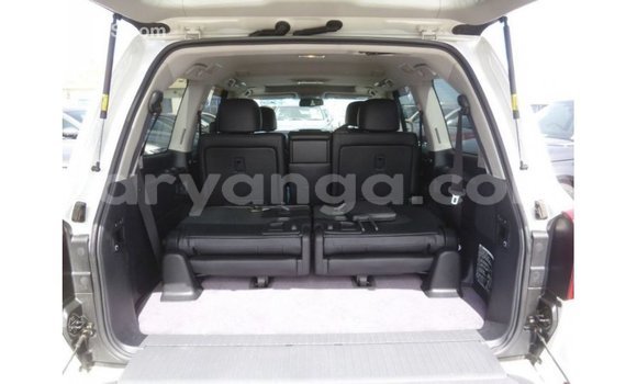 Acheter Import Voiture Toyota Land Cruiser Blanc à Import - Dubai, Malawi Acheter Import Voiture Toyota Land Cruiser Blanc à Import - Dubai, Malawi