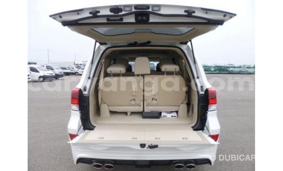 Acheter Import Voiture Toyota Land Cruiser Blanc à Import - Dubai, Malawi Acheter Import Voiture Toyota Land Cruiser Blanc à Import - Dubai, Malawi