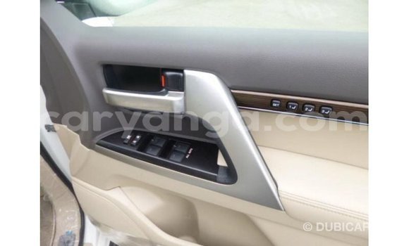 Acheter Import Voiture Toyota Land Cruiser Blanc à Import - Dubai, Malawi Acheter Import Voiture Toyota Land Cruiser Blanc à Import - Dubai, Malawi
