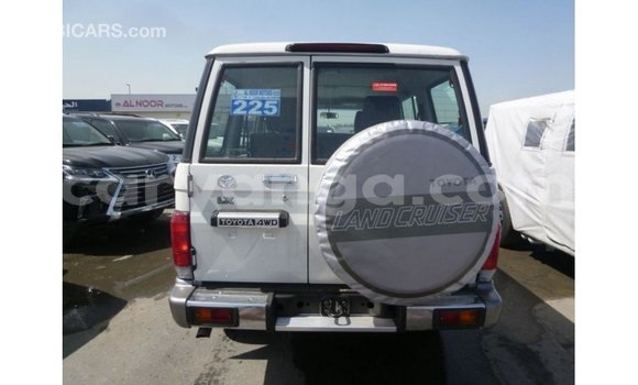 Acheter Import Voiture Toyota Land Cruiser Blanc à Import - Dubai, Malawi Acheter Import Voiture Toyota Land Cruiser Blanc à Import - Dubai, Malawi