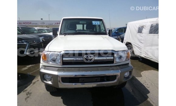Acheter Import Voiture Toyota Land Cruiser Blanc à Import - Dubai, Malawi Acheter Import Voiture Toyota Land Cruiser Blanc à Import - Dubai, Malawi