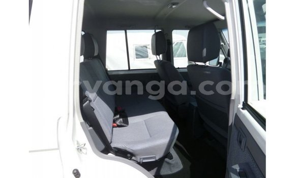 Acheter Import Voiture Toyota Land Cruiser Blanc à Import - Dubai, Malawi Acheter Import Voiture Toyota Land Cruiser Blanc à Import - Dubai, Malawi