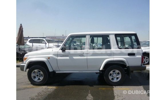 Acheter Import Voiture Toyota Land Cruiser Blanc à Import - Dubai, Malawi Acheter Import Voiture Toyota Land Cruiser Blanc à Import - Dubai, Malawi
