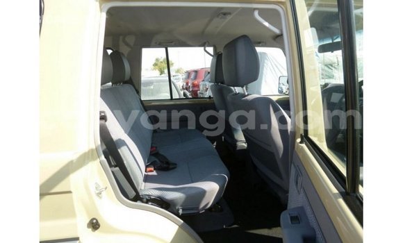 Acheter Import Voiture Toyota Land Cruiser Beige à Import - Dubai, Malawi Acheter Import Voiture Toyota Land Cruiser Beige à Import - Dubai, Malawi