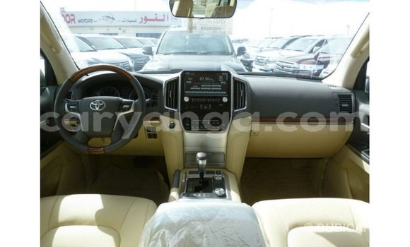 Acheter Import Voiture Toyota Land Cruiser Blanc à Import - Dubai, Malawi Acheter Import Voiture Toyota Land Cruiser Blanc à Import - Dubai, Malawi