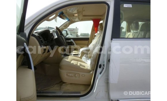 Acheter Import Voiture Toyota Land Cruiser Blanc à Import - Dubai, Malawi Acheter Import Voiture Toyota Land Cruiser Blanc à Import - Dubai, Malawi