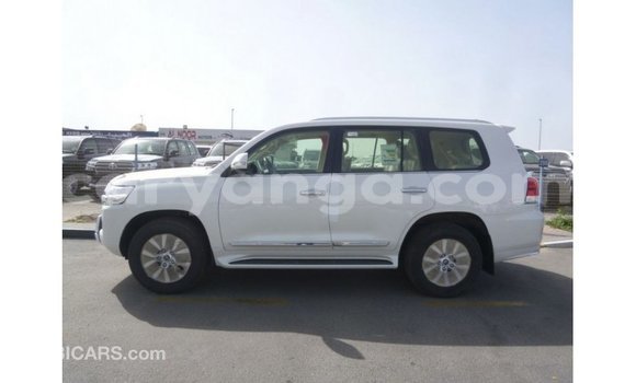Acheter Import Voiture Toyota Land Cruiser Blanc à Import - Dubai, Malawi Acheter Import Voiture Toyota Land Cruiser Blanc à Import - Dubai, Malawi