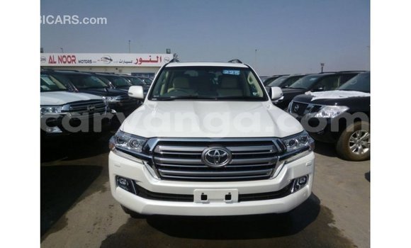 Acheter Import Voiture Toyota Land Cruiser Blanc à Import - Dubai, Malawi Acheter Import Voiture Toyota Land Cruiser Blanc à Import - Dubai, Malawi