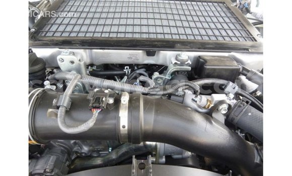 Nunua Imported Toyota Land Cruiser White Gari ndani ya Import - Dubai nchini Malawi Nunua Imported Toyota Land Cruiser White Gari ndani ya Import - Dubai nchini Malawi