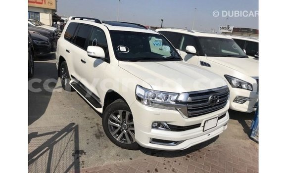 Acheter Import Voiture Toyota Land Cruiser Blanc à Import - Dubai, Malawi Acheter Import Voiture Toyota Land Cruiser Blanc à Import - Dubai, Malawi