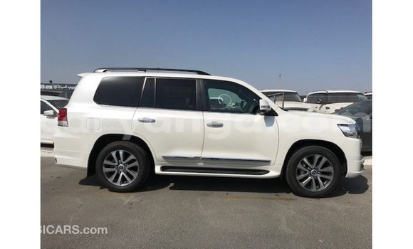 Acheter Import Voiture Toyota Land Cruiser Blanc à Import - Dubai, Malawi Acheter Import Voiture Toyota Land Cruiser Blanc à Import - Dubai, Malawi
