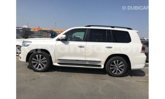 Acheter Import Voiture Toyota Land Cruiser Blanc à Import - Dubai, Malawi Acheter Import Voiture Toyota Land Cruiser Blanc à Import - Dubai, Malawi
