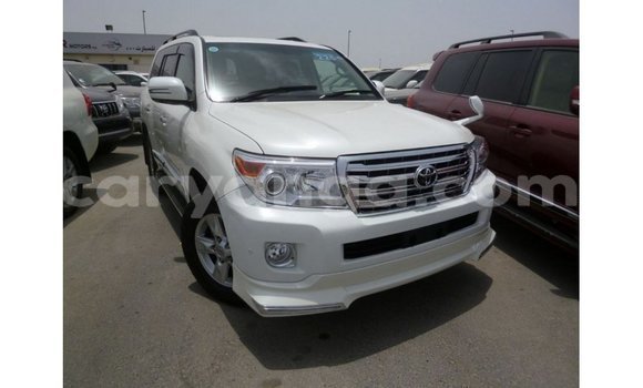 Acheter Import Voiture Toyota Land Cruiser Blanc à Import - Dubai, Malawi Acheter Import Voiture Toyota Land Cruiser Blanc à Import - Dubai, Malawi