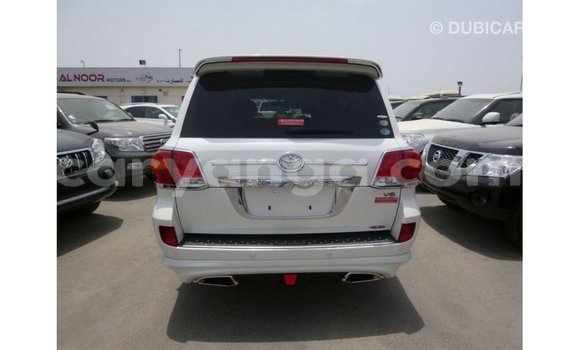 Acheter Import Voiture Toyota Land Cruiser Blanc à Import - Dubai, Malawi Acheter Import Voiture Toyota Land Cruiser Blanc à Import - Dubai, Malawi