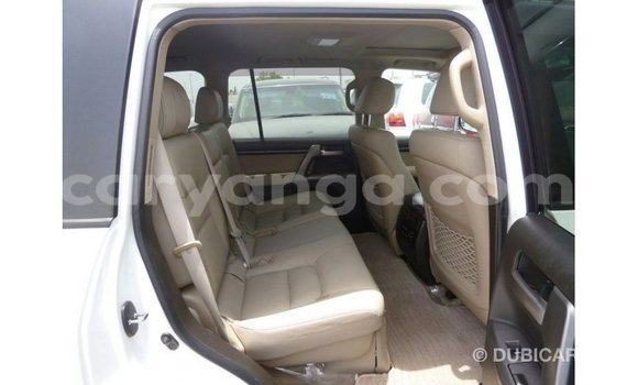 Acheter Import Voiture Toyota Land Cruiser Blanc à Import - Dubai, Malawi Acheter Import Voiture Toyota Land Cruiser Blanc à Import - Dubai, Malawi