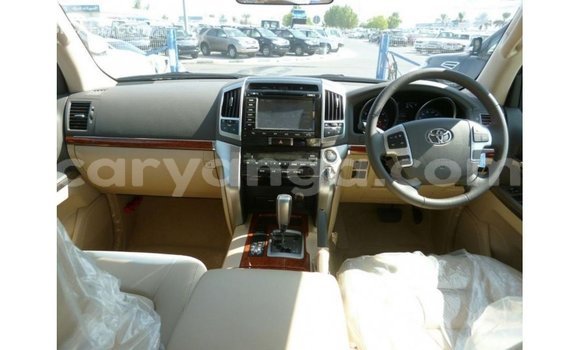 Acheter Import Voiture Toyota Land Cruiser Blanc à Import - Dubai, Malawi Acheter Import Voiture Toyota Land Cruiser Blanc à Import - Dubai, Malawi