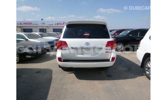 Acheter Import Voiture Toyota Land Cruiser Blanc à Import - Dubai, Malawi Acheter Import Voiture Toyota Land Cruiser Blanc à Import - Dubai, Malawi