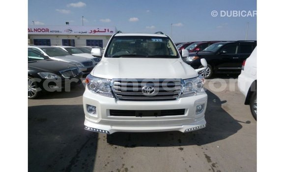 Acheter Import Voiture Toyota Land Cruiser Blanc à Import - Dubai, Malawi Acheter Import Voiture Toyota Land Cruiser Blanc à Import - Dubai, Malawi