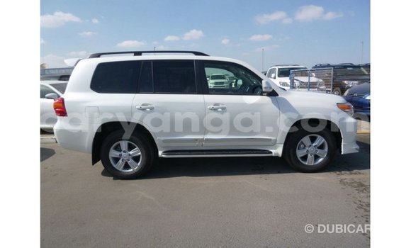 Acheter Import Voiture Toyota Land Cruiser Blanc à Import - Dubai, Malawi Acheter Import Voiture Toyota Land Cruiser Blanc à Import - Dubai, Malawi