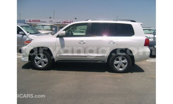 Buy Import Toyota Land Cruiser White Car in Import - Dubai in Malawi Buy Import Toyota Land Cruiser White Car in Import - Dubai in Malawi