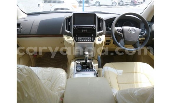 Acheter Import Voiture Toyota Land Cruiser Blanc à Import - Dubai, Malawi Acheter Import Voiture Toyota Land Cruiser Blanc à Import - Dubai, Malawi