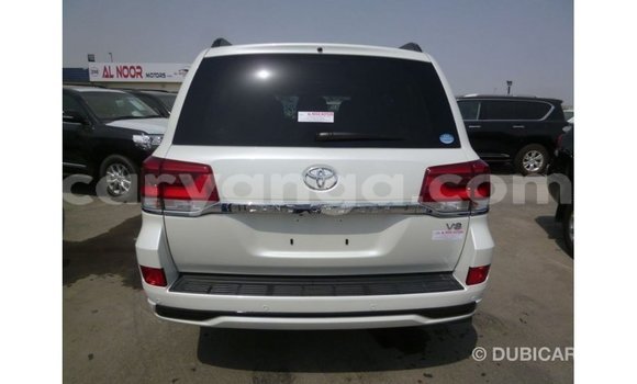 Acheter Import Voiture Toyota Land Cruiser Blanc à Import - Dubai, Malawi Acheter Import Voiture Toyota Land Cruiser Blanc à Import - Dubai, Malawi