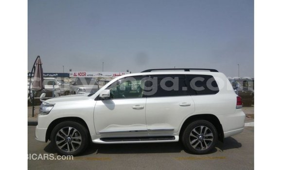 Acheter Import Voiture Toyota Land Cruiser Blanc à Import - Dubai, Malawi Acheter Import Voiture Toyota Land Cruiser Blanc à Import - Dubai, Malawi