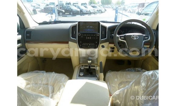 Acheter Import Voiture Toyota Land Cruiser Blanc à Import - Dubai, Malawi Acheter Import Voiture Toyota Land Cruiser Blanc à Import - Dubai, Malawi