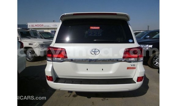 Acheter Import Voiture Toyota Land Cruiser Blanc à Import - Dubai, Malawi Acheter Import Voiture Toyota Land Cruiser Blanc à Import - Dubai, Malawi
