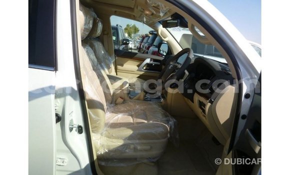 Acheter Import Voiture Toyota Land Cruiser Blanc à Import - Dubai, Malawi Acheter Import Voiture Toyota Land Cruiser Blanc à Import - Dubai, Malawi