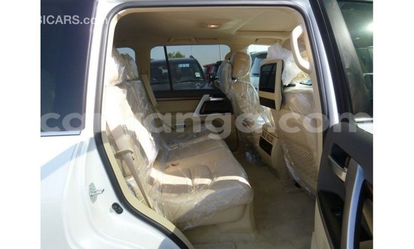 Acheter Import Voiture Toyota Land Cruiser Blanc à Import - Dubai, Malawi Acheter Import Voiture Toyota Land Cruiser Blanc à Import - Dubai, Malawi
