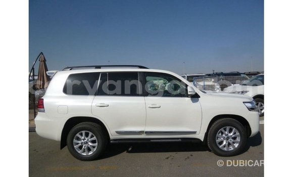 Acheter Import Voiture Toyota Land Cruiser Blanc à Import - Dubai, Malawi Acheter Import Voiture Toyota Land Cruiser Blanc à Import - Dubai, Malawi