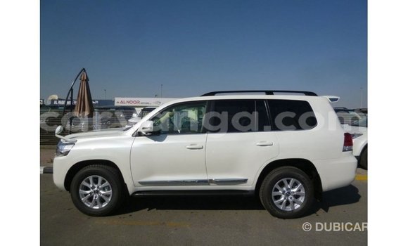 Acheter Import Voiture Toyota Land Cruiser Blanc à Import - Dubai, Malawi Acheter Import Voiture Toyota Land Cruiser Blanc à Import - Dubai, Malawi