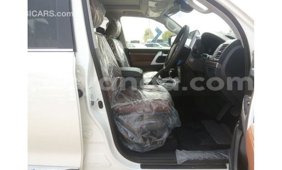 Acheter Import Voiture Toyota Land Cruiser Blanc à Import - Dubai, Malawi Acheter Import Voiture Toyota Land Cruiser Blanc à Import - Dubai, Malawi